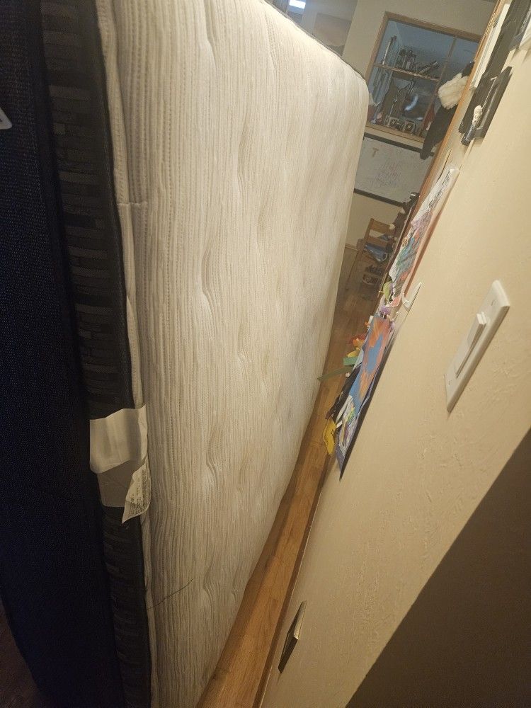 ***PENDING PUCKUP***Beautyrest Platinum Mattress