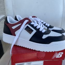 Size 9 new balance running course shoes