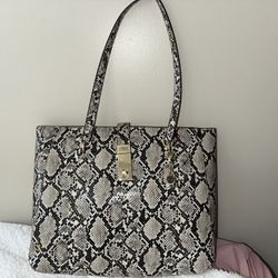 Guess Women’s Tote