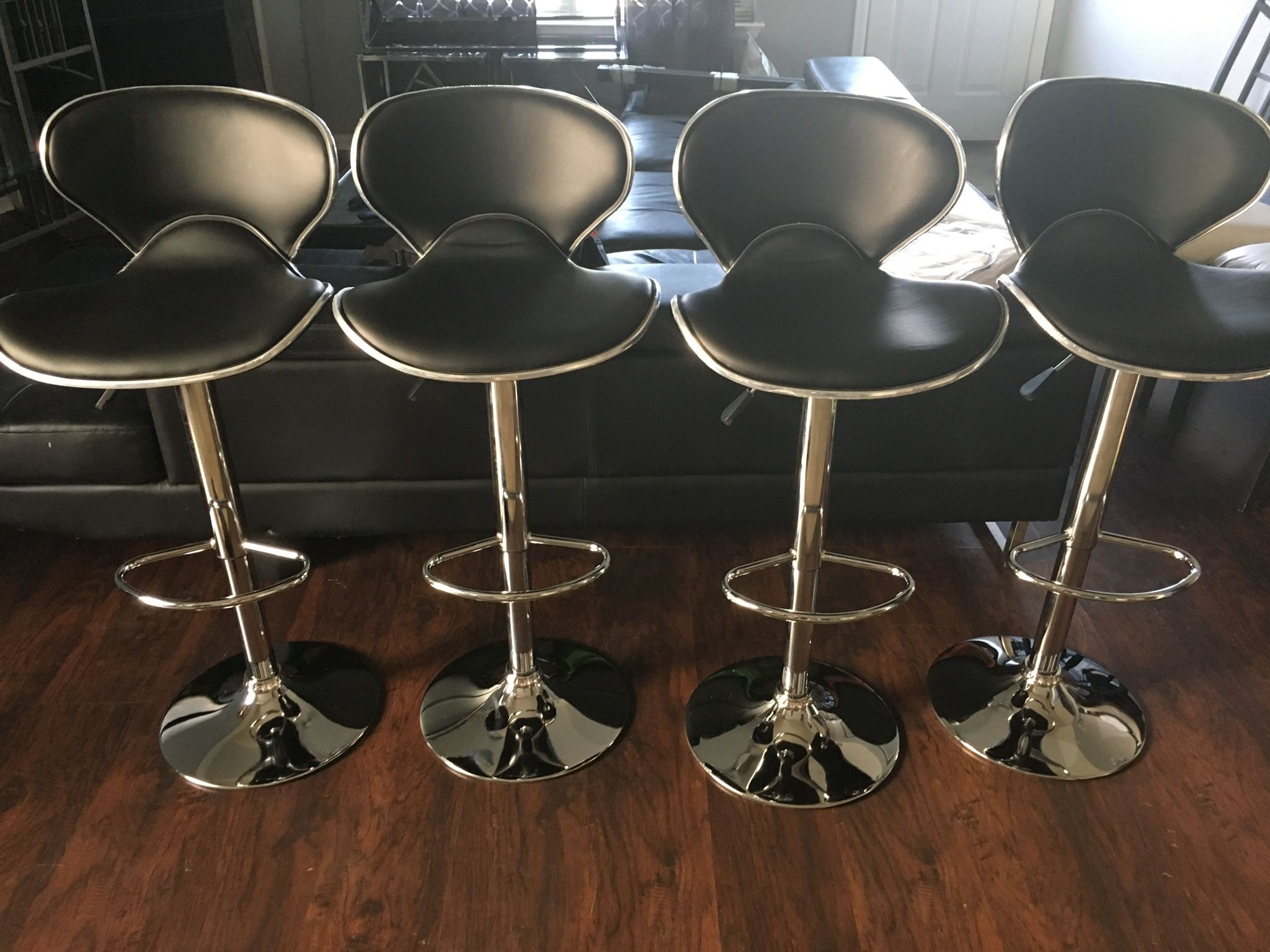 New Set Of 4 black Bar Stools (vista) / black Pub Stools /adjustable / Swivel / Price Is Firm / Pick Up Only / New in box
