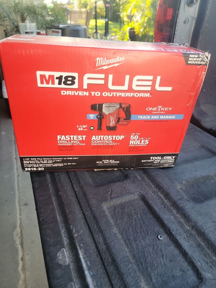 MILWAUKEE 2915-20 M18 FUEL 18V LITHIUM-ION BRUSHLESS CORDLESS SDS PLUS 1-1/8-IN ROTARY HAMMER DRILL ( TOOL ONLY)