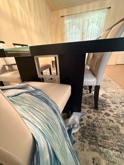 Dining room table black and glass !