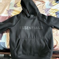 BLACK ESSENTIALS HOODIE