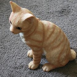 Cat Statue 