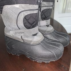 Boys Snow Boots Like New Size 5