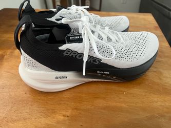 Brooks running shoes size 9 woman’s