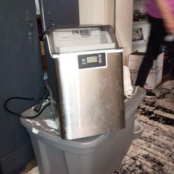 AGLUCKY  ICE MACHINE!!!!