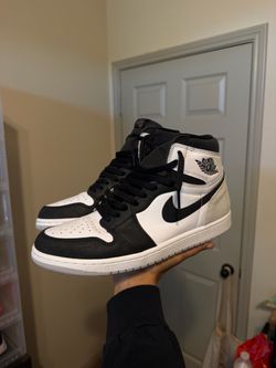 Jordan 1 Retro bleached coral Size 11.5