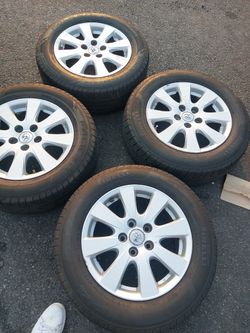 4 TOYOTA CAMRY RIMS AND TIRES. 16 INCH. 215.60.16 for Sale in 