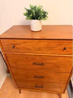 Mid-Century Modern 5-Drawer Dresser - Excellent Condition