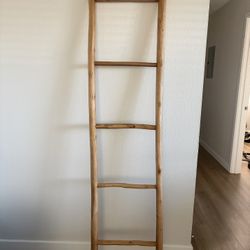 Decorative blanket ladder
