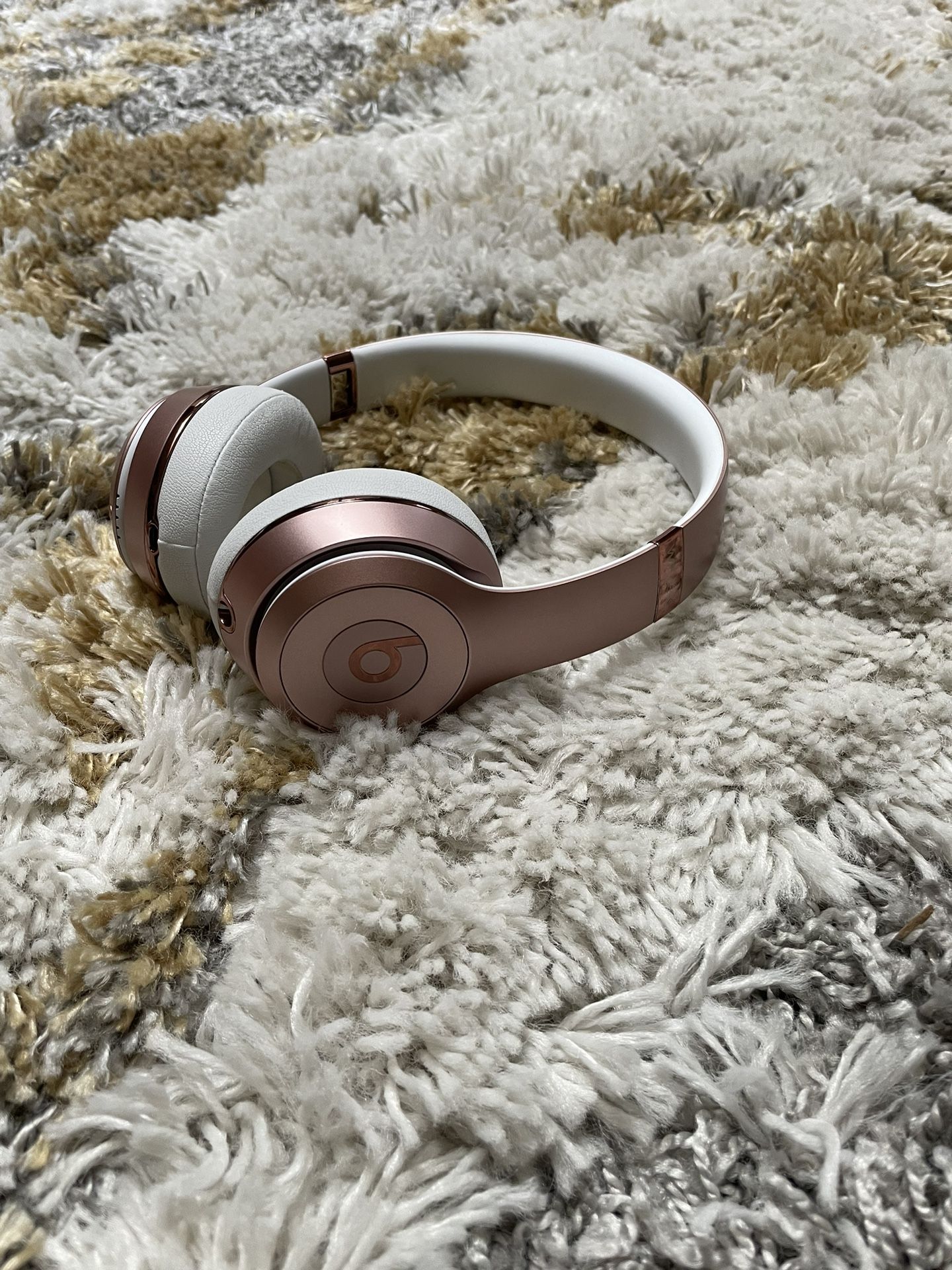 Beats Solo 3 Wireless Headphones-Rose Gold