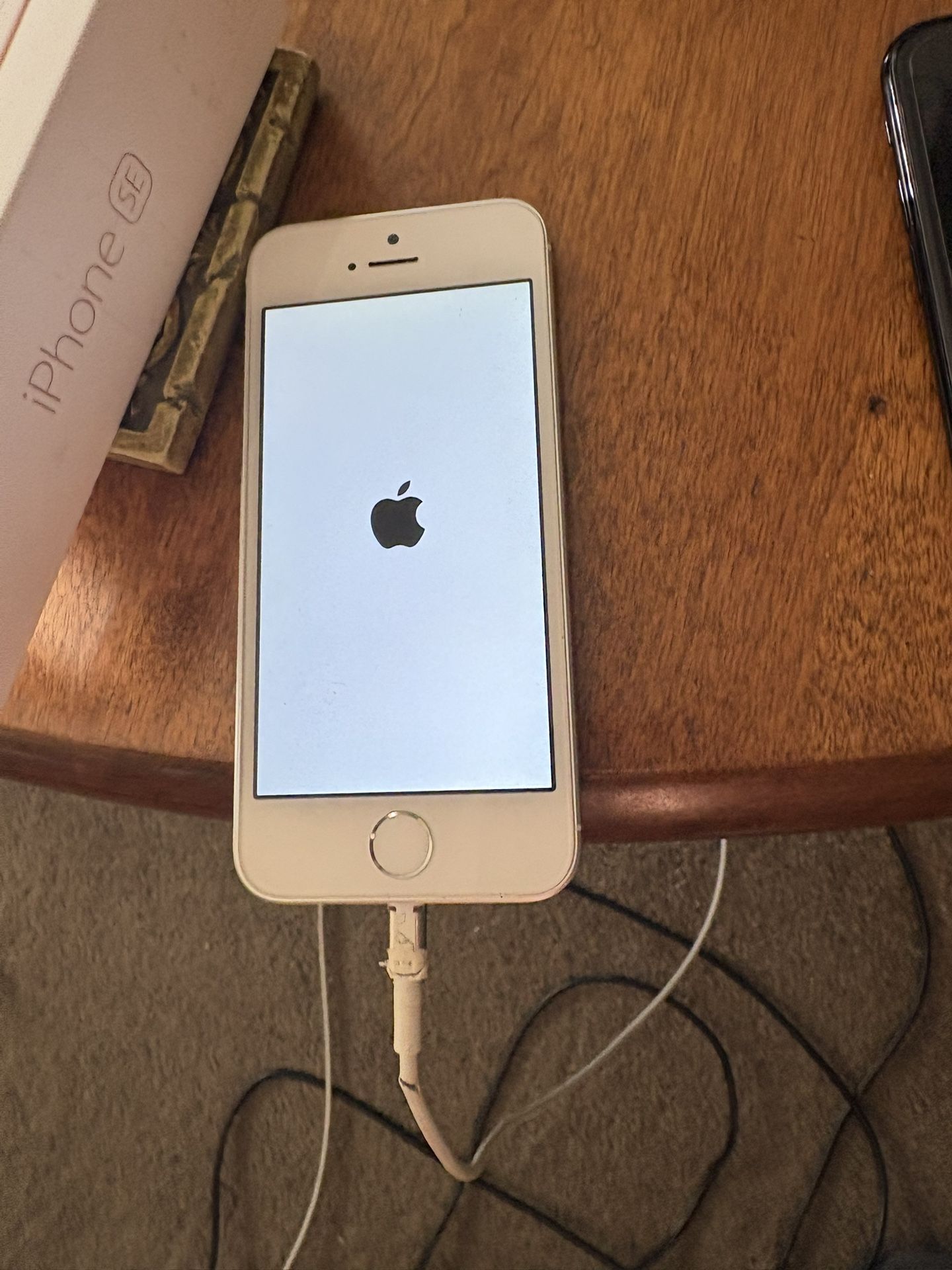 Apple iPhone 5 ( Unlocked New )
