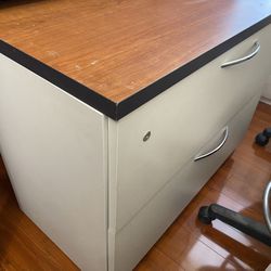 File Cabinet With A Locking Key 