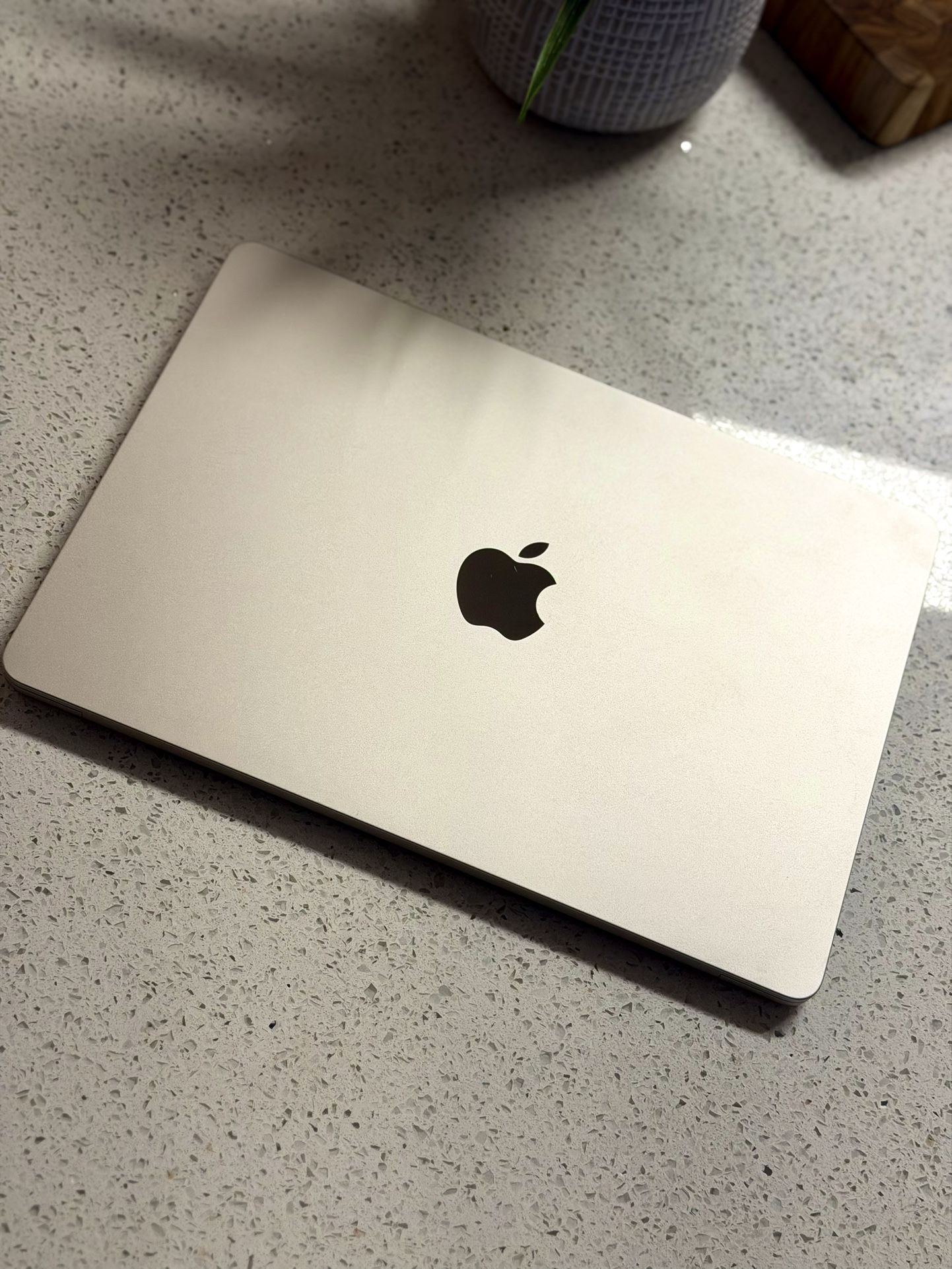 Macbook Air M2 13” ~ Starlight