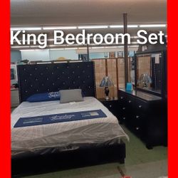 🚨 King Bedroom Set, We Offer 12 Month 0% Financing On Approved Credit 