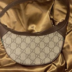 Stylish compact handbag