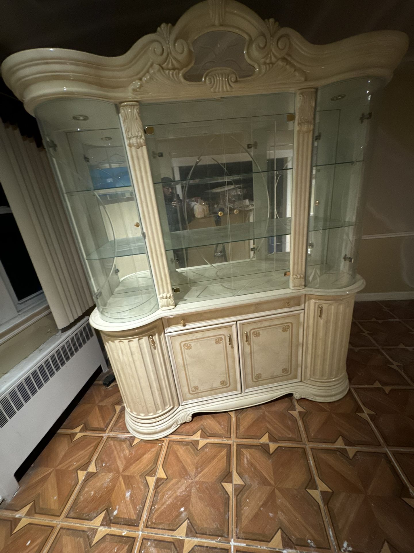Royal Italian Luxury Classic “Healsway “ Solid Teak Wood Hand Carving Vitrine Color White Display Cabinet in Mint Condition 3 Glass shelves see all ph