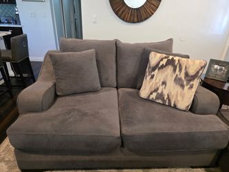 Awesome couch for sale‼️ Super comfortable