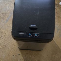 8-10 Gal Sensor Garbage Can