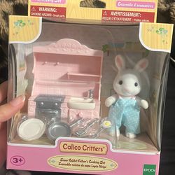 Calico Critters Snow Rabbit Father’s Cooking Set