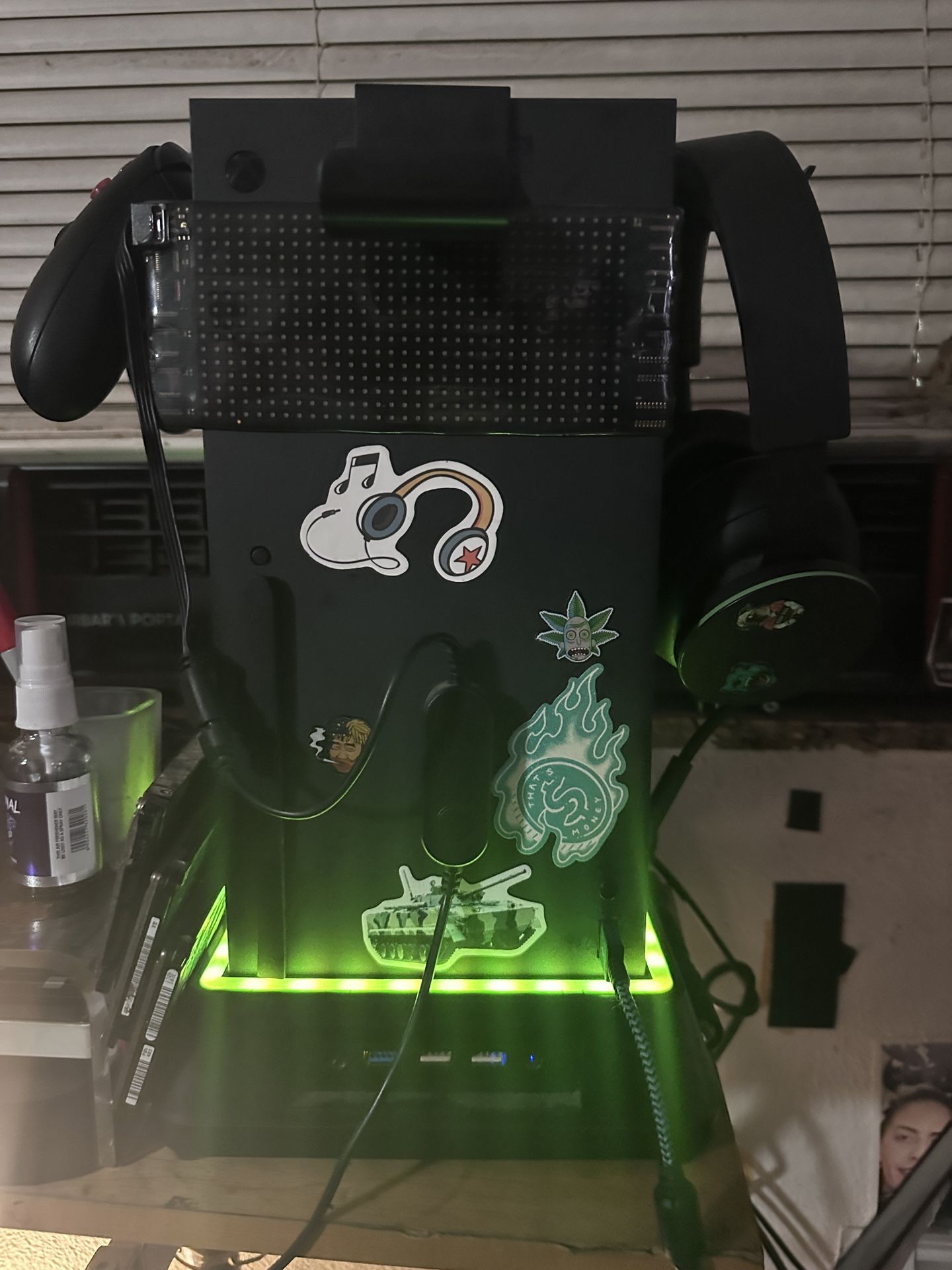 Xbox X con tarjeta de impresión de un Terra