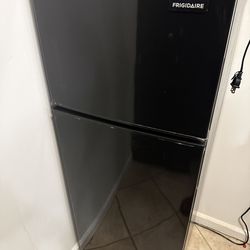 Refrigerator & Dining Table Set