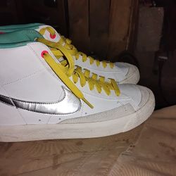 Nike Vintage 77 Size 8