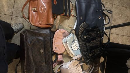 PAGS AND PURSES coach Fendi Dooney guess juicy Lulu