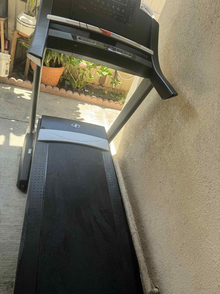 The image shows a NordicTrack T17.2 treadmill, identifiable by the "C1550" and "QUADFLEX CUSHIONING" markings on the side, which are features associat