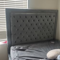 Queen Bed / Bar Stool 