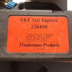 Oil Injector Or Check Hydraulic Leaks