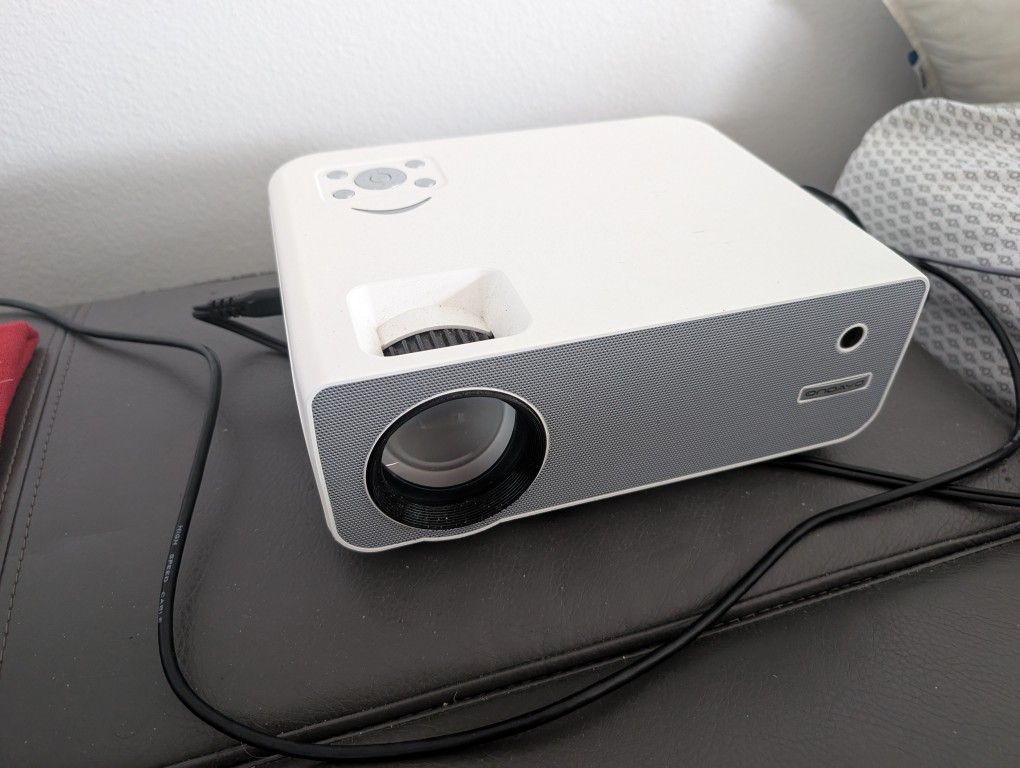 ONOAYO Projector-Enjoy a movie theater experience at home!