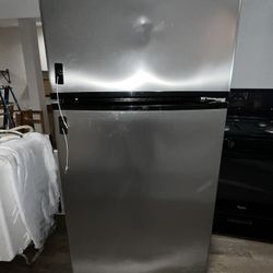 Whirlpool Refrigerator 30”