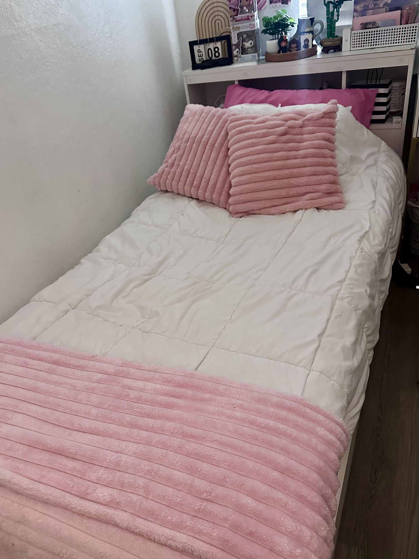 Twin Bed w/storage