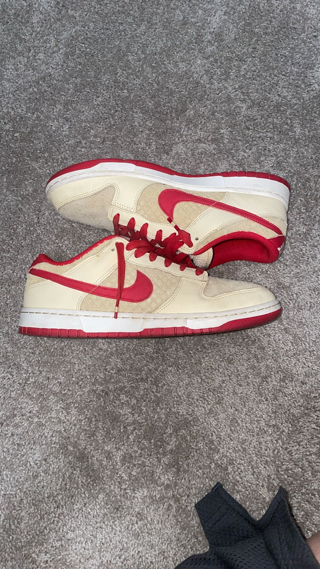 Nike Dunks Strawberry
