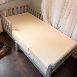Toddler bed