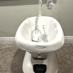 LIKE NEW Graco Smartsense Swing For Calming Infant 