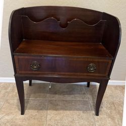 Side Table/Magazine Holder