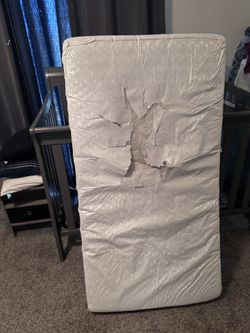 RIPPED Crib bed / toddler bed