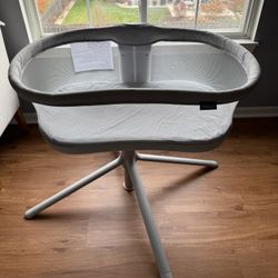 Halo BassiNest Swivel Sleeper 3.0 — Bassinet 