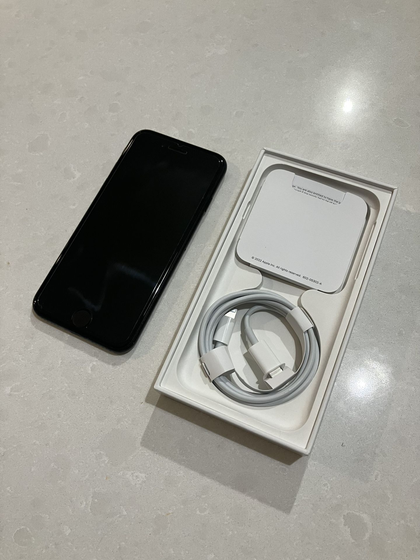 iPhone SE 3 (2022) - Unlocked
