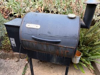 Pellet smoker
