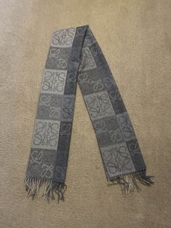 Loewee Gray & White Logo scarf 