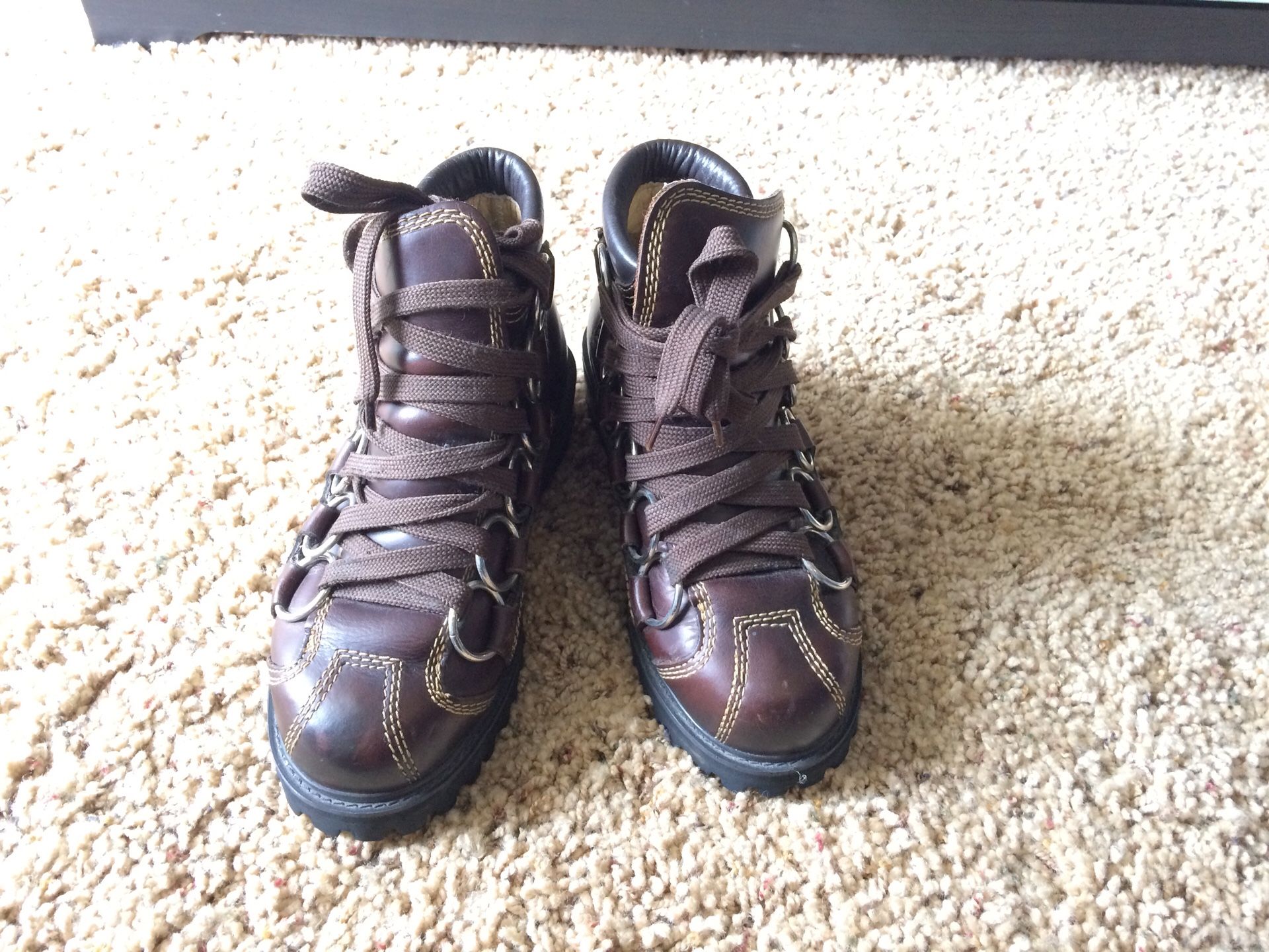 GBX Leather 6 Ring Women’s Boot Size 8