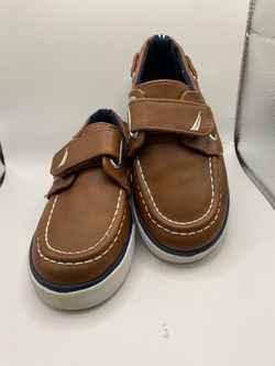 Size: Toddler,  Nautica toddler boat shoes in tan pebbled synthetic leather,