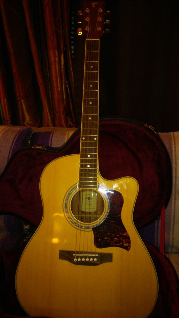 Columbia Crest acoustic electric guitar and hard case for Sale in