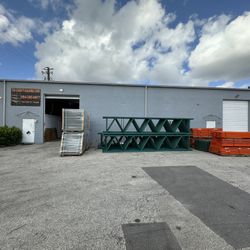 Used Pallet Racks Industrial Warehouse shelving forklifts Liquidation 
