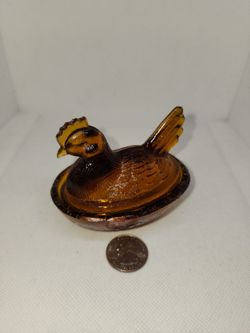 Vintage amber/brown glass Hen on a nest.