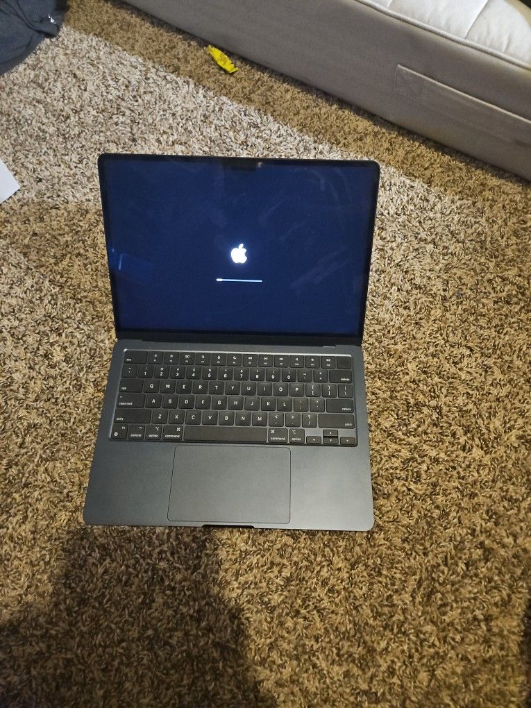 MacBook Air 13.6 Inch A2681